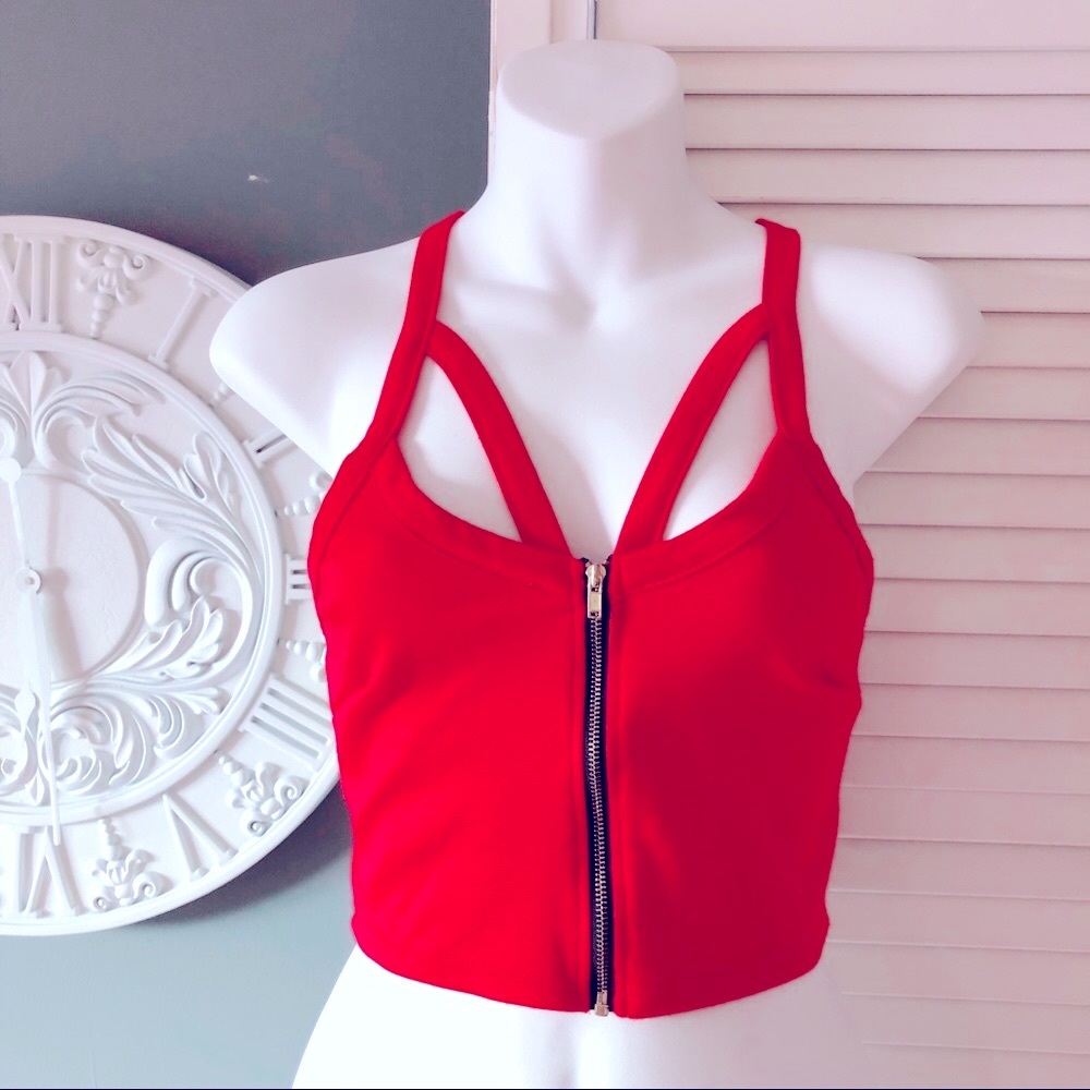 🔴Strappy zip front crop top